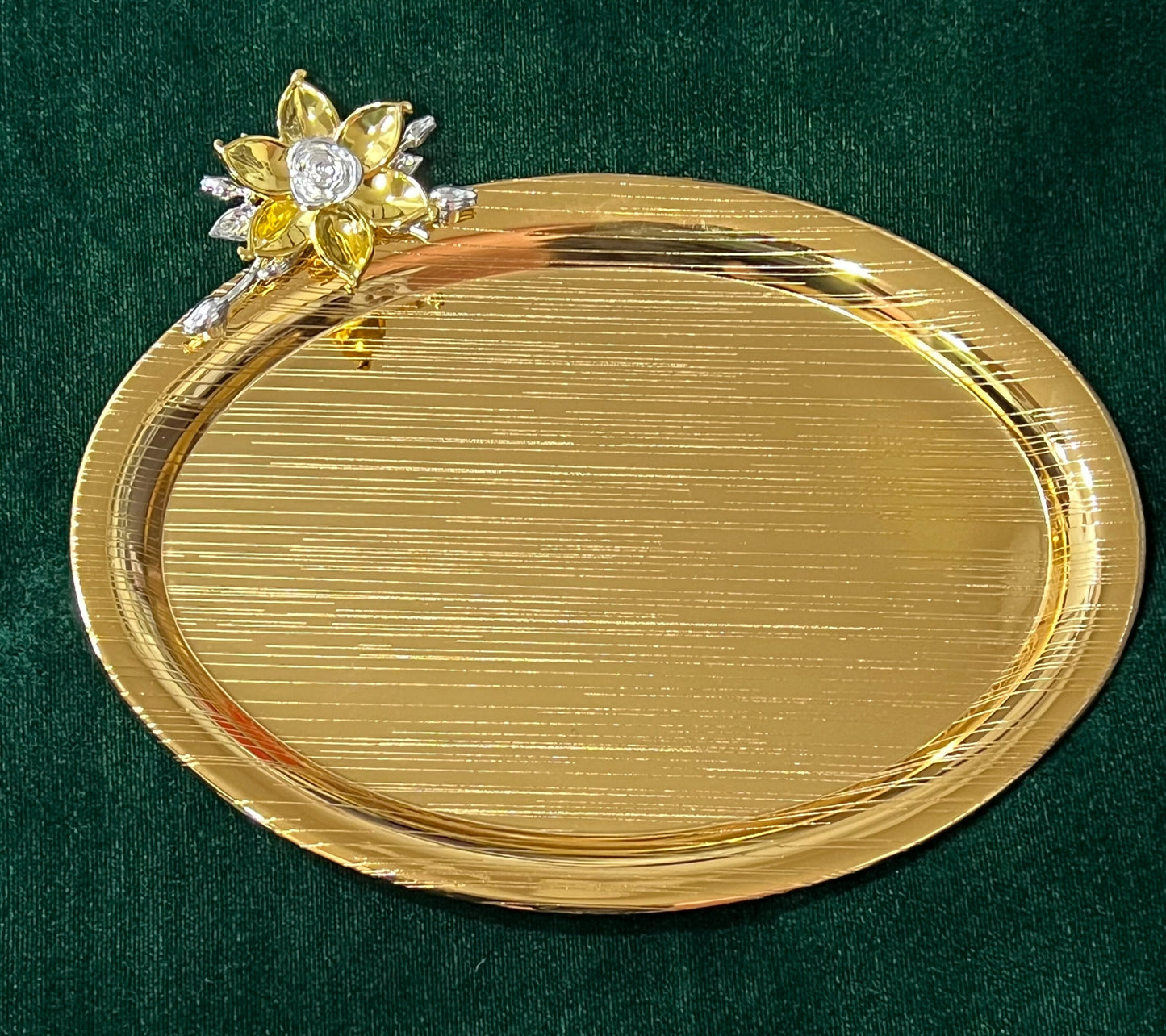 Hiluxe Gold Plated Designer Premium Platter, Tray, Oval | Ideal For Serving, Gifting, Decoration | Gift Box - Premium Gold Plated Platter from Hiluxe - Just Rs. 816! Shop now at Surana Sons