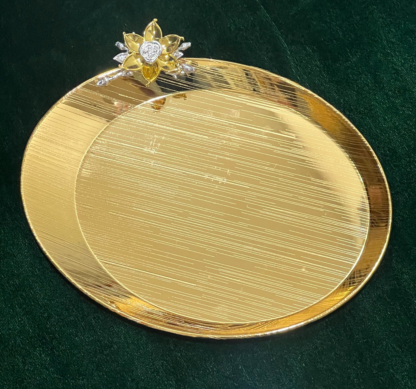 Hiluxe Gold Plated Designer Premium Platter, Tray, Oval | Ideal For Serving, Gifting, Decoration | Gift Box - Premium Gold Plated Platter from Hiluxe - Just Rs. 885! Shop now at Surana Sons