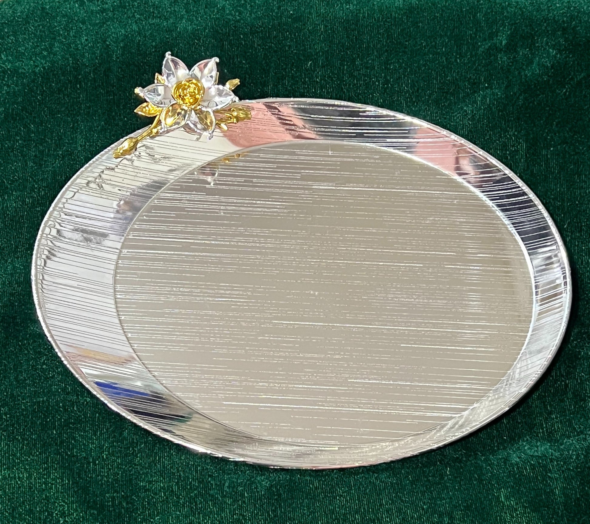 Hiluxe Silver Plated Designer Premium Platter, Tray, Oval | Ideal For Serving, Gifting, Decoration | Gift Box - Premium Silver Plated Platter from Hiluxe - Just Rs. 680! Shop now at Surana Sons